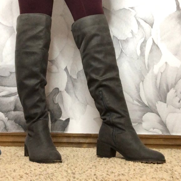 Tall grey boots - Picture 1 of 1